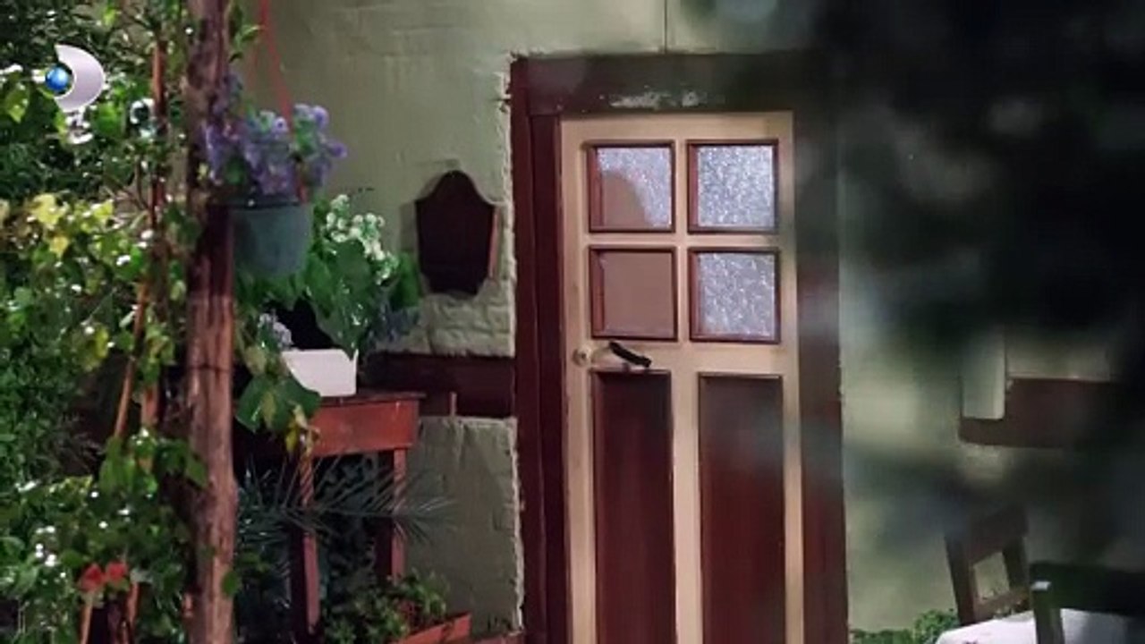Bütün çiçekler hayalleri gibi yalan oldu! Güller ve Günahlar Özel Klip