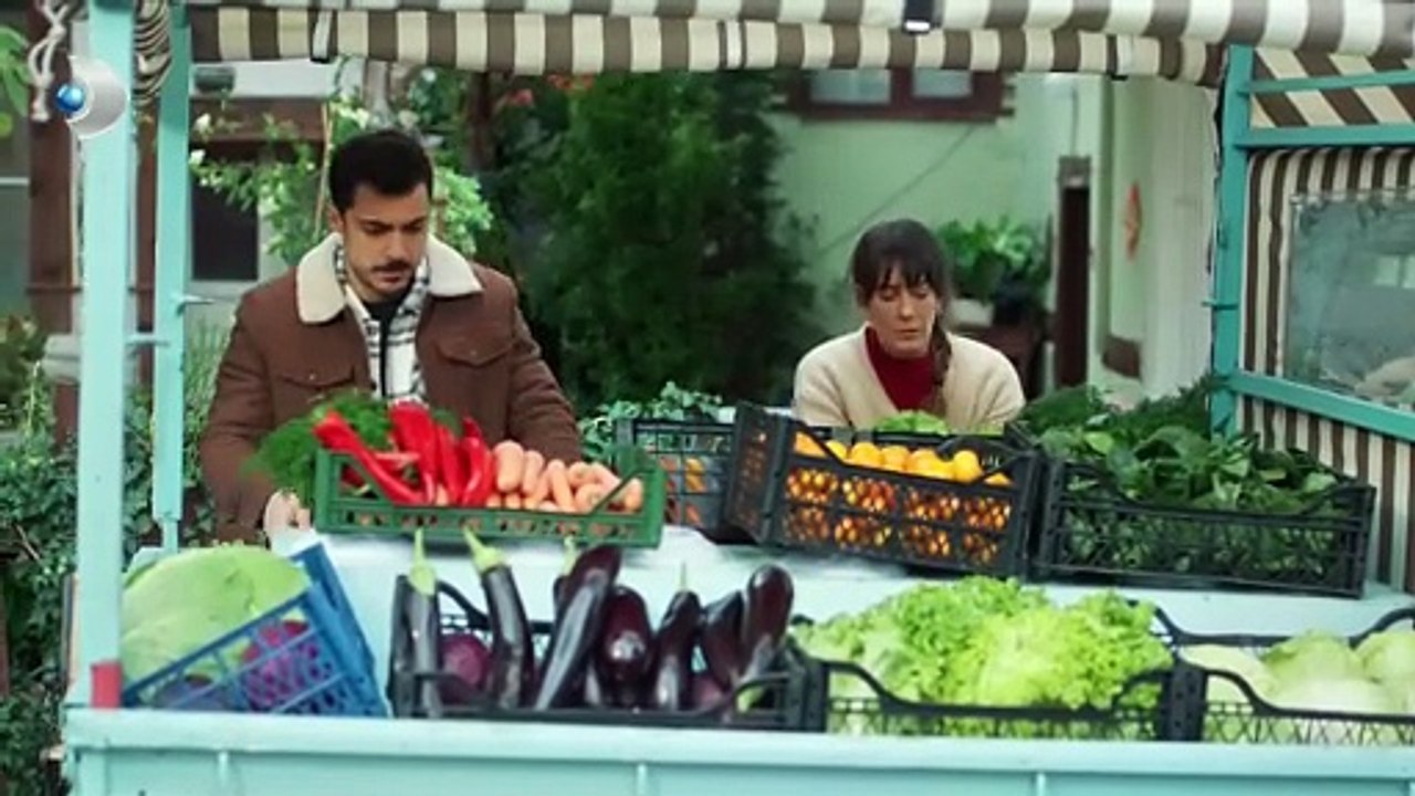 Öfke nöbeti geçiren Azra, Mustafa'dan medet umuyor! Güller ve Günahlar Özel Klipi