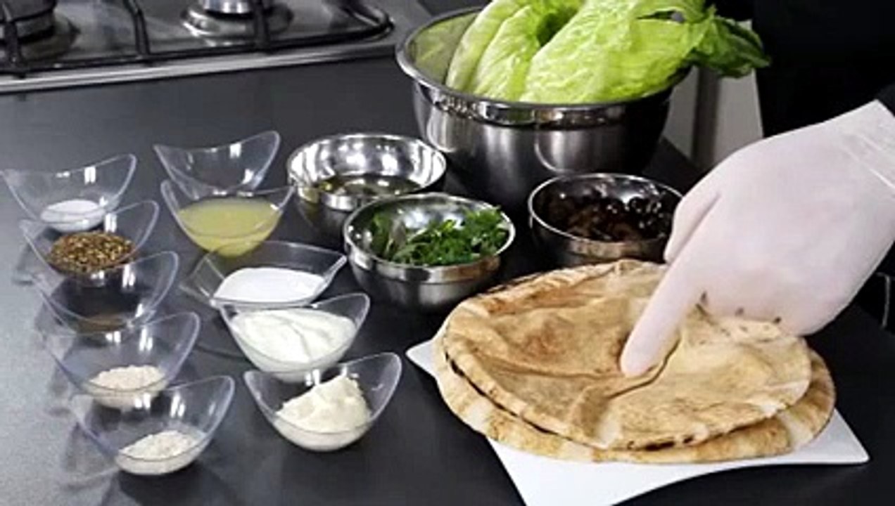 طريقة عمل سلطة الخس بالزعتر