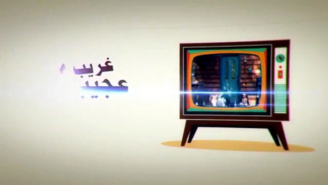 بالفيديو والصور- مذيعة تسقط على الهواء مباشرة