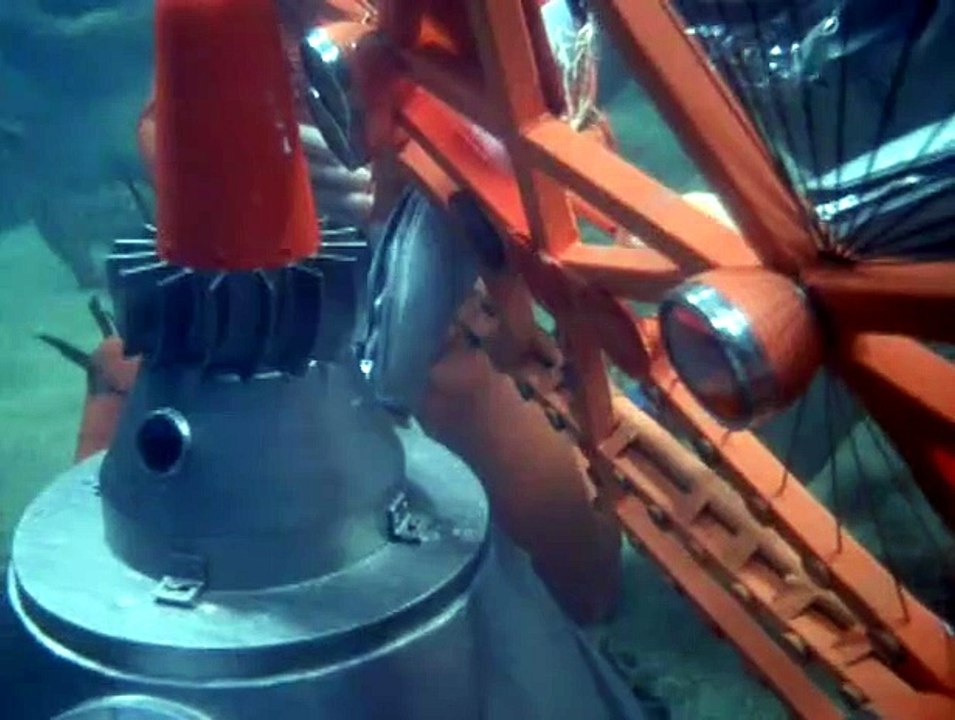 Voyage To The Bottom Of The Sea - 4x13 - Deadly Amphibians