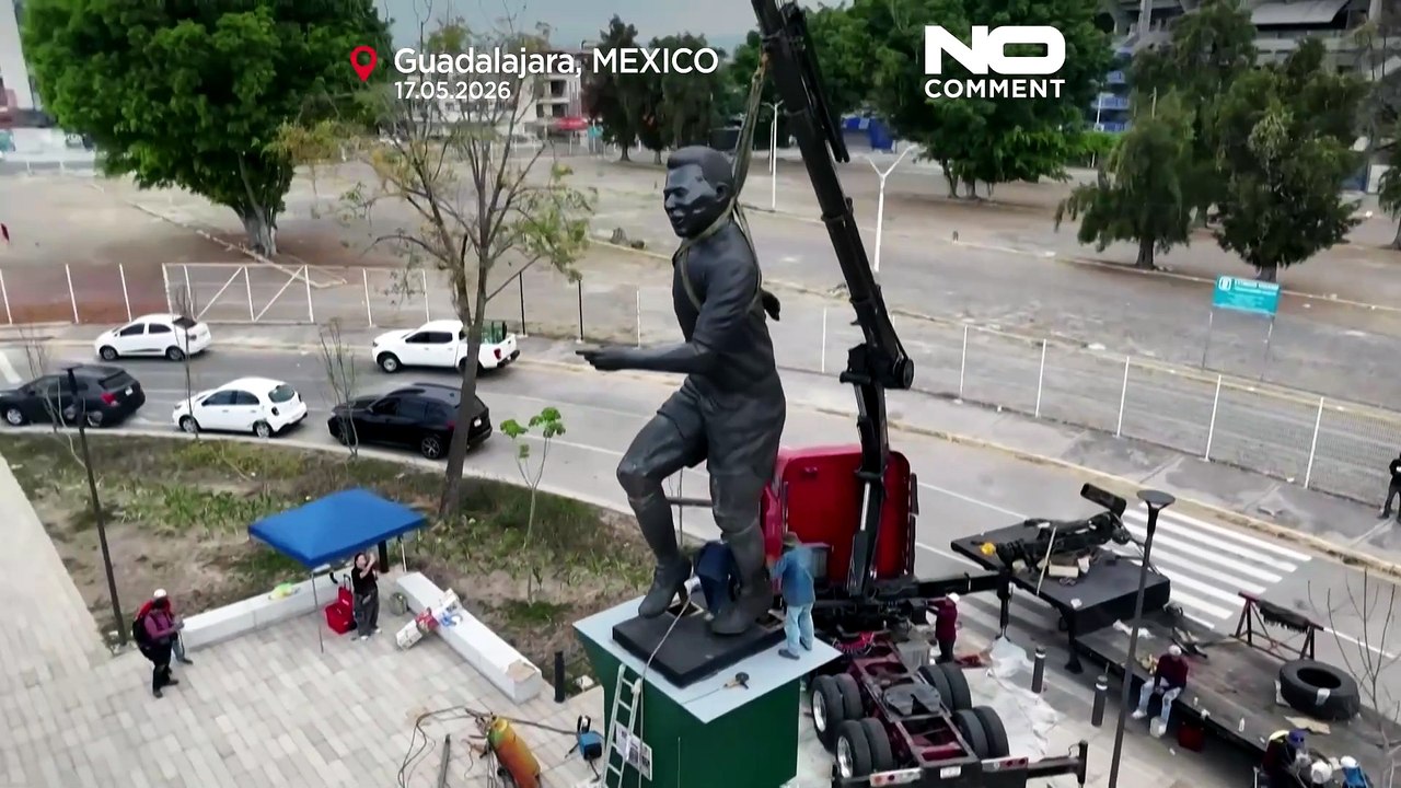 Une statue géante de Pelé installée devant le stade avant la Coupe du monde 2026