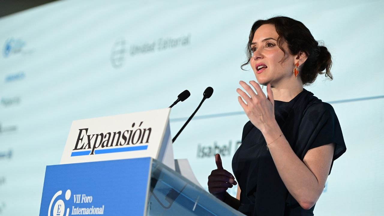 Ayuso: "Estamos en contra de inmiscuirnos en los consejos de las empresas y en sus decisiones"