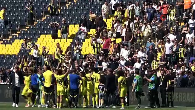 Fenerbahçe Kadın Futbol Takımı, şampiyonluk kupasını kaldırdı | Ajansspor | IHA