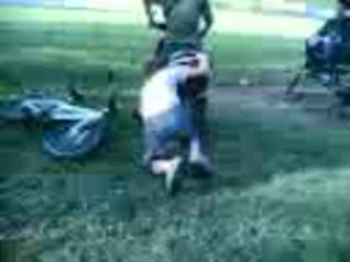 Axel qui ce fait trainer en scooter