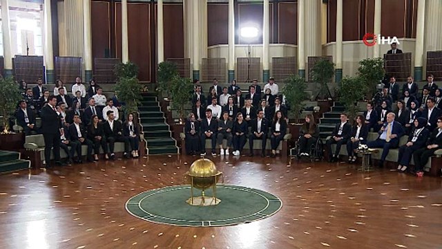 Cumhurbaşkanı Erdoğan, gençler ve milli sporcularla bir araya geldi
