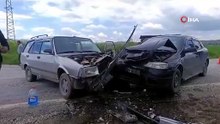 Çorum’da iki otomobil çarpıştı: 3 yaralı