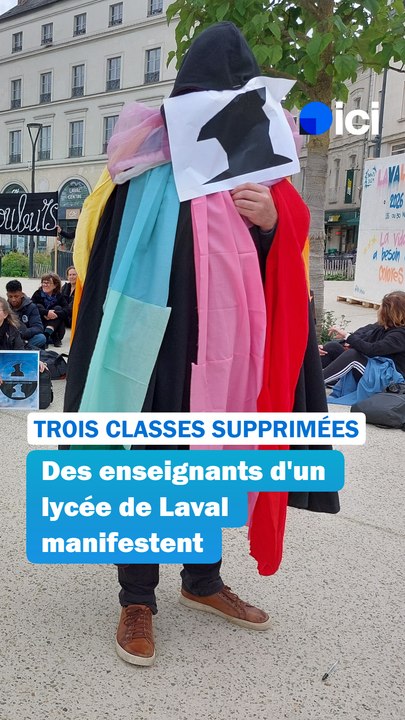Des enseignants d'un lycée de Laval forment un "cortège funéraire" pour dénoncer la suppression d'heures de cours