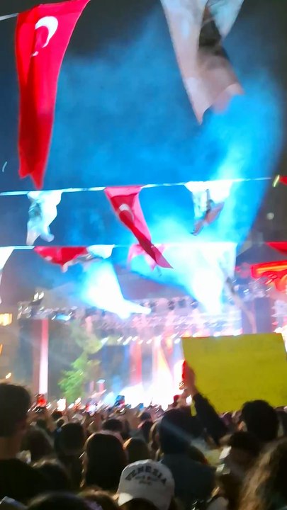 19 Mayıs Konseri - Pinhani - Dünyadan Uzak
