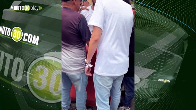 Mediación clave: Congresista Juan David Zuluaga resolvió la tensa situación a las afueras de la casa de Uribe