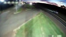 Colisão entre carro e motocicleta é registrada por câmeras em Santa Tereza do Oeste