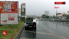 İstanbul Kadıköy’de yağmur etkili oluyor