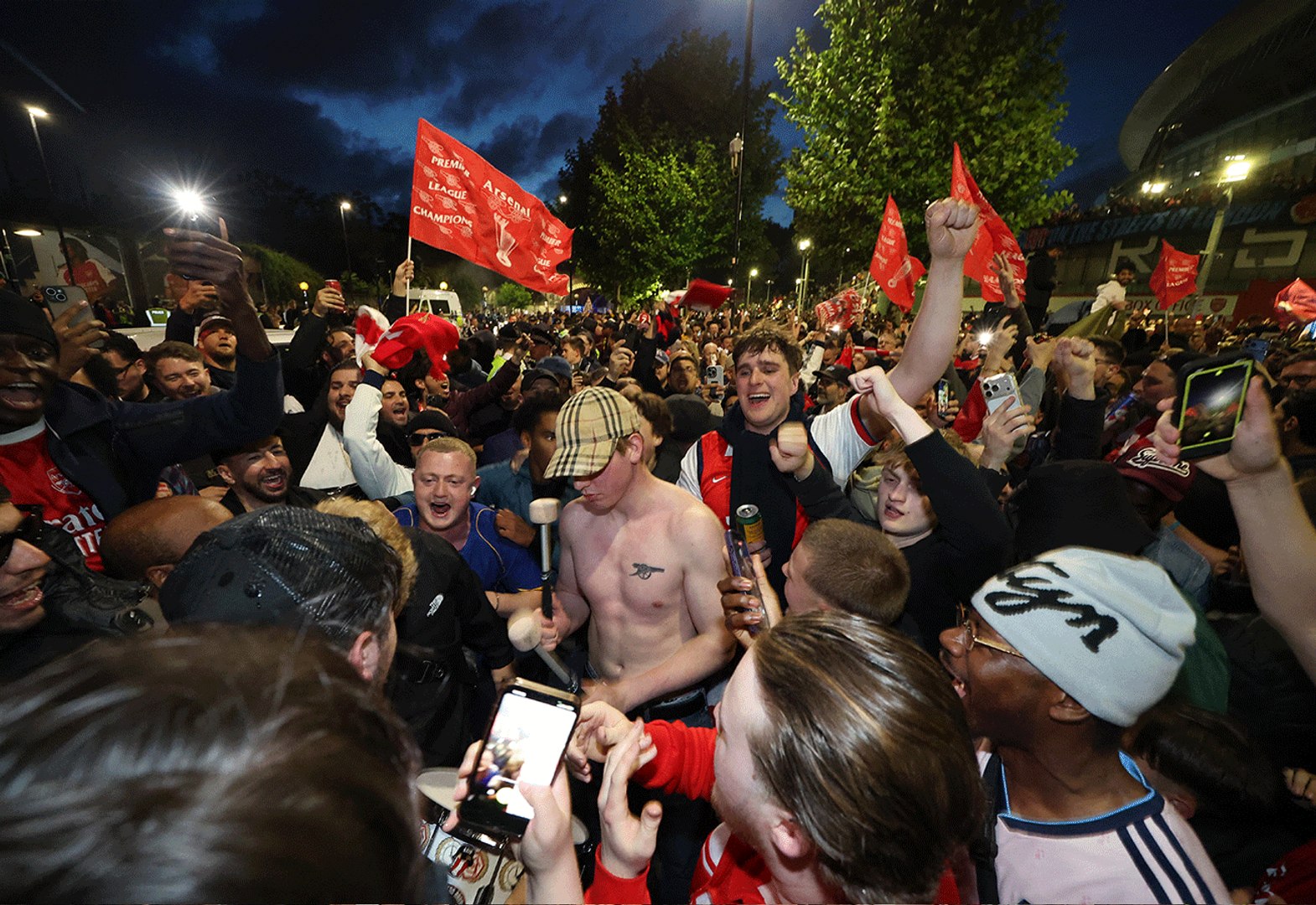 Arsenal fans hit the streets of North London | beIN SPORTS
