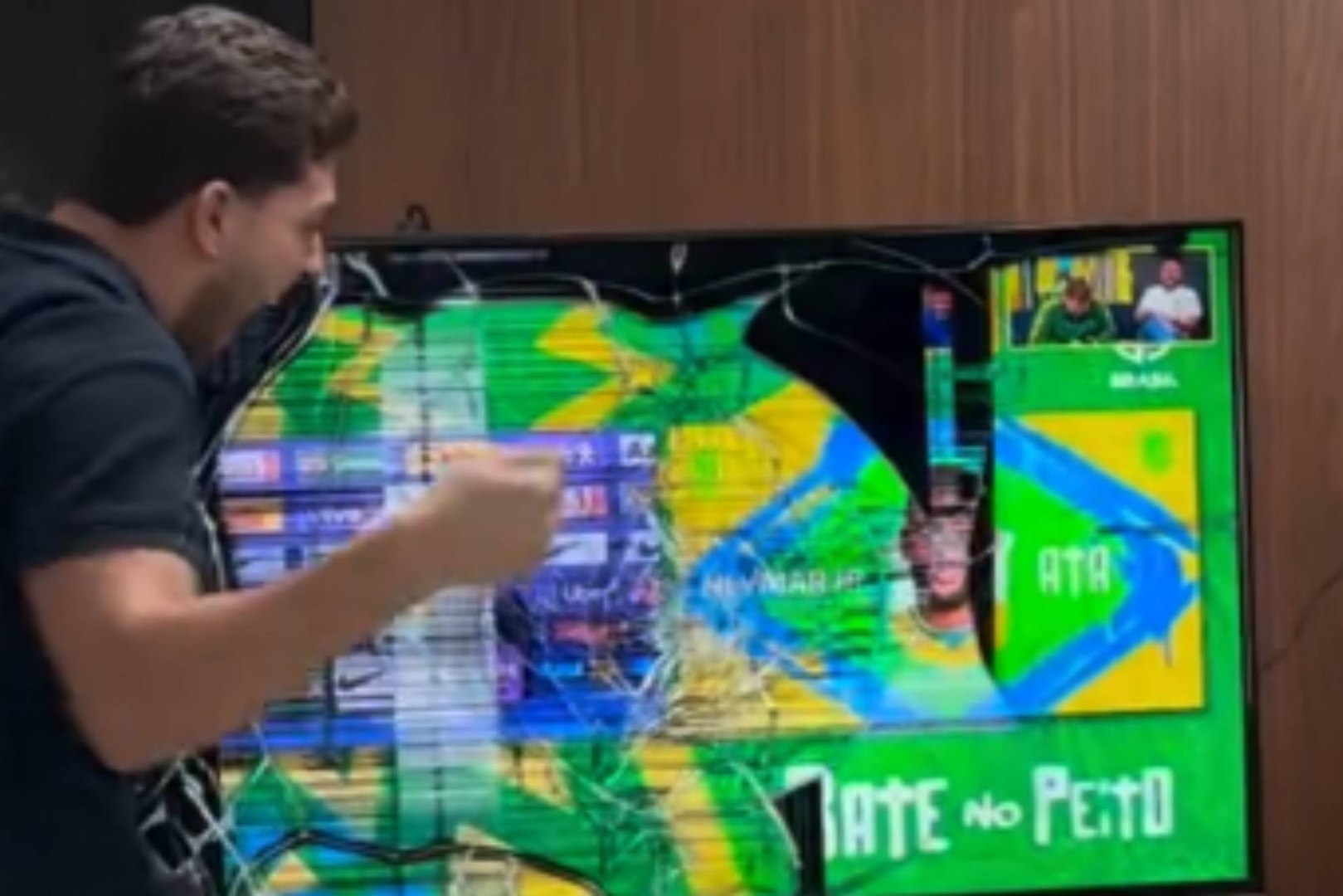 Un influencer enloquece con la convocatoria de Neymar y destroza una televisión a puñetazos