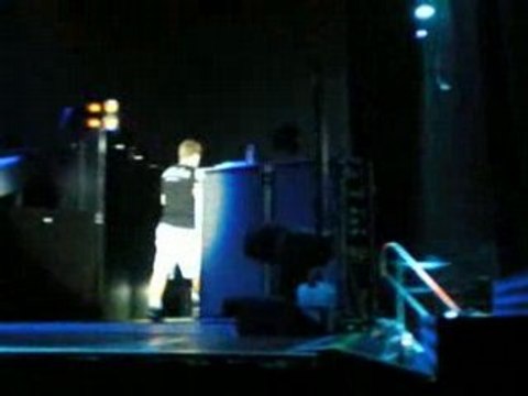 Tokio Hotel Bercy 09.03 Gustav part en coulisse