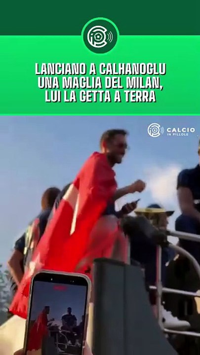 Cahnaloglu, al Milan cantava "Pioli is on fire": oggi butta via la maglia rossonera