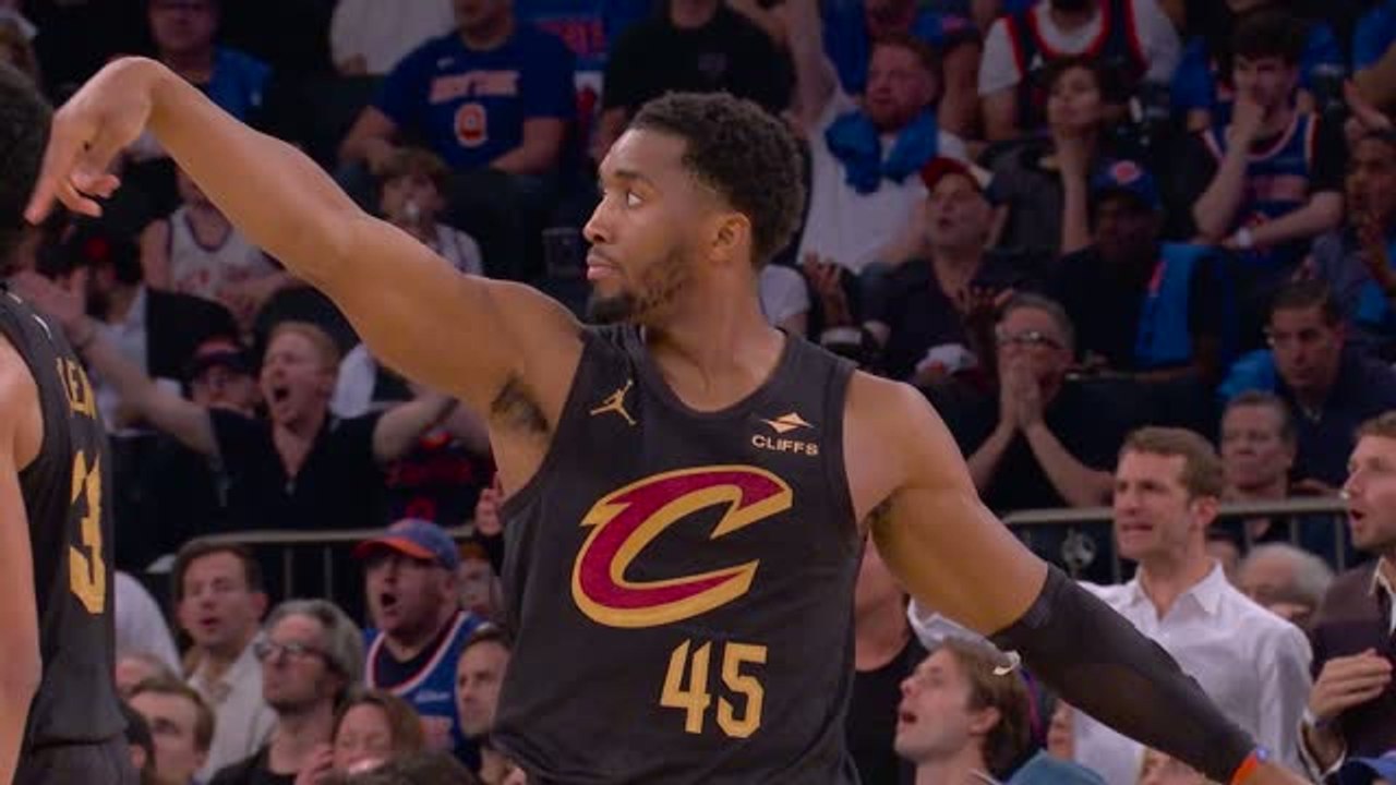 Mitchell hits four-point play against Knicks in Game 1
