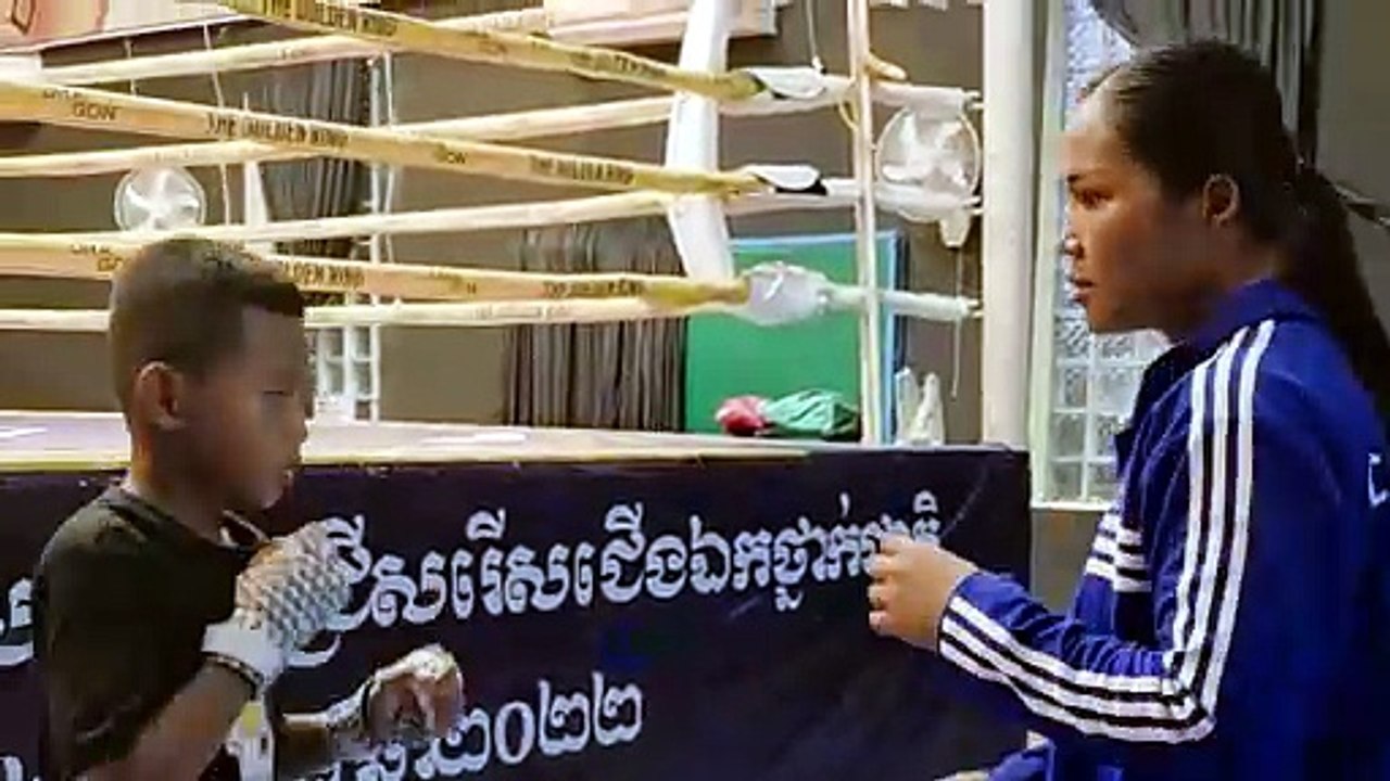ម្ចាស់មេដាយប្រាក់ប្រដាល់សកលស៊ីហ្គេម វី ស្រីខួច ឆ្លៀតបង្ហាត់យុវជនថ្នាលសន្សំបទពិសោធជាគ្រូបង្វឹក