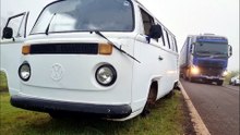Motor quebra e supostamente 'salva' proprietário de Kombi