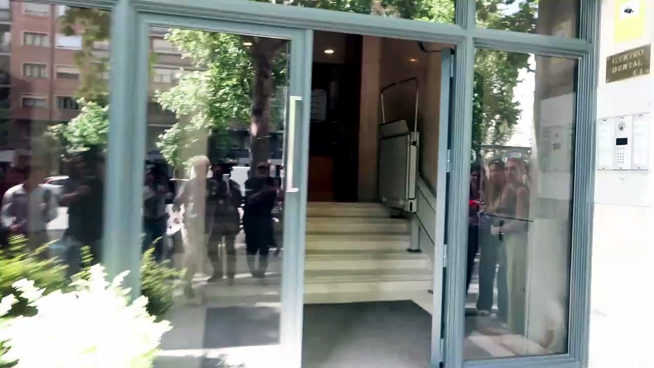 Las hijas de Zapatero abandonan la empresa tras finalizar el registro policial