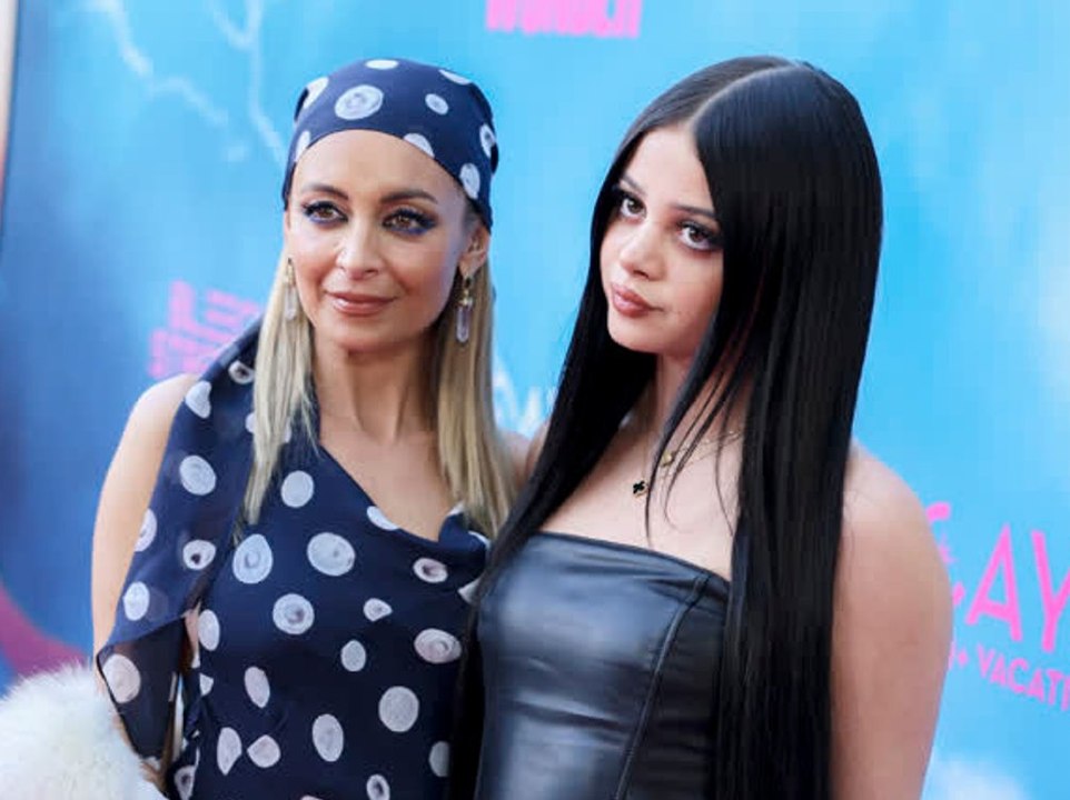 Nicole Richie posiert mit Tochter Kate Madden bei Premiere