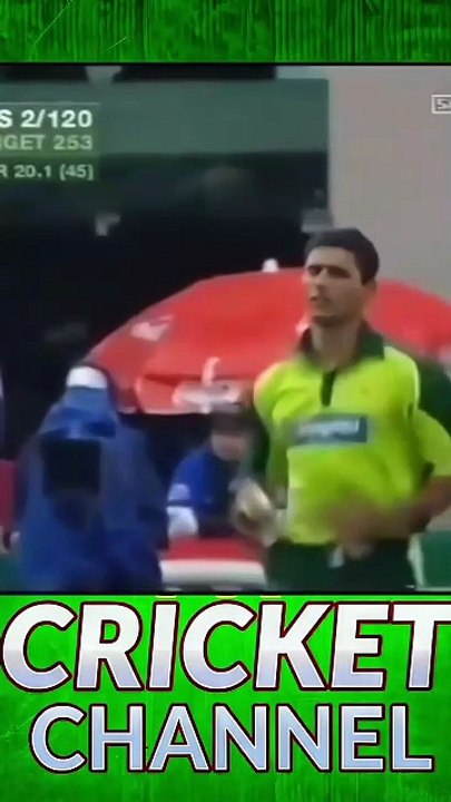 Abdul Razzaq out 4times Damien Martin in cricket| viral cricket video| Bowler vs batsman on Dailymotion|