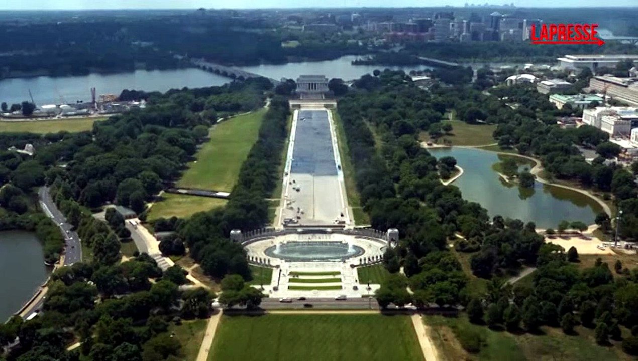 Usa, non solo la sala da ballo: Trump fa rivestire di blu la vasca del Lincoln Memorial