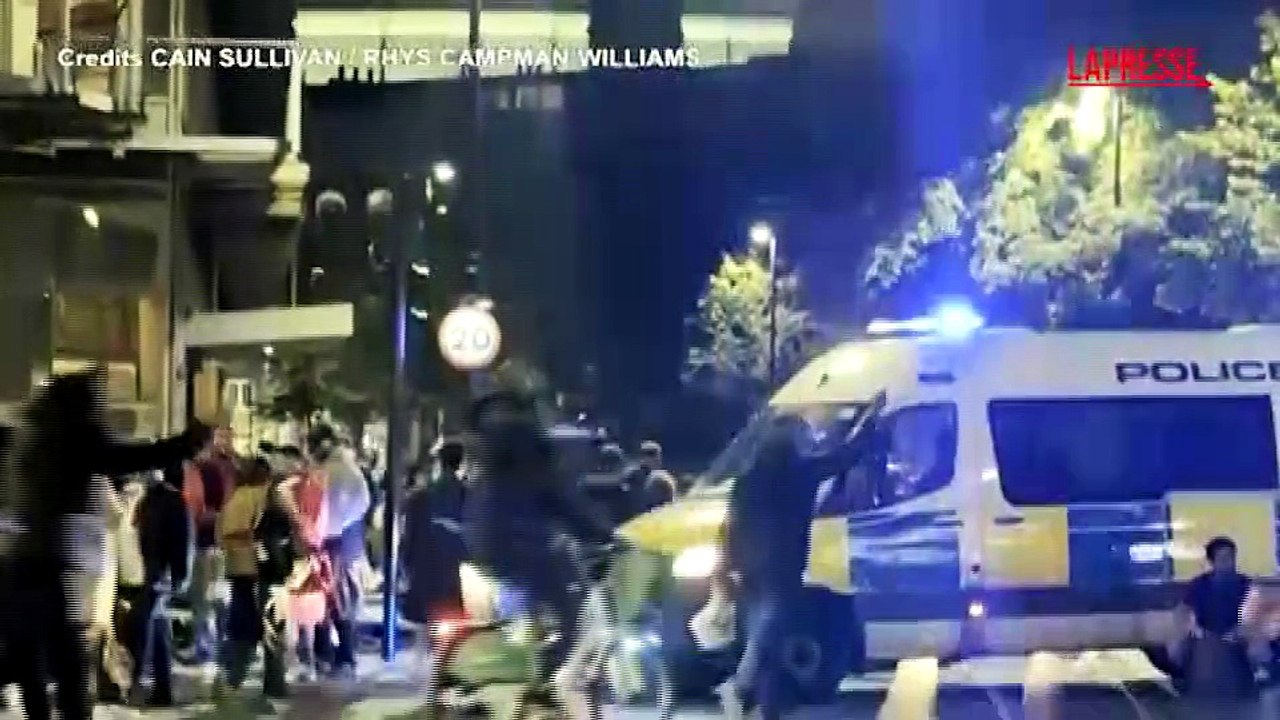 L?Arsenal torna campione d?Inghilterra dopo 22 anni: esplode la festa nel nord di Londra
