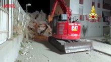 Napoli, le immagini della Vela rossa di Scampia crollata al suolo