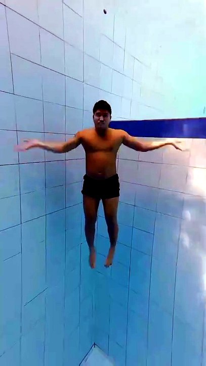 How to Escape If You're Trapped Underwater | Pool Safety Swimming Tutorial (Don't Panic Technique)