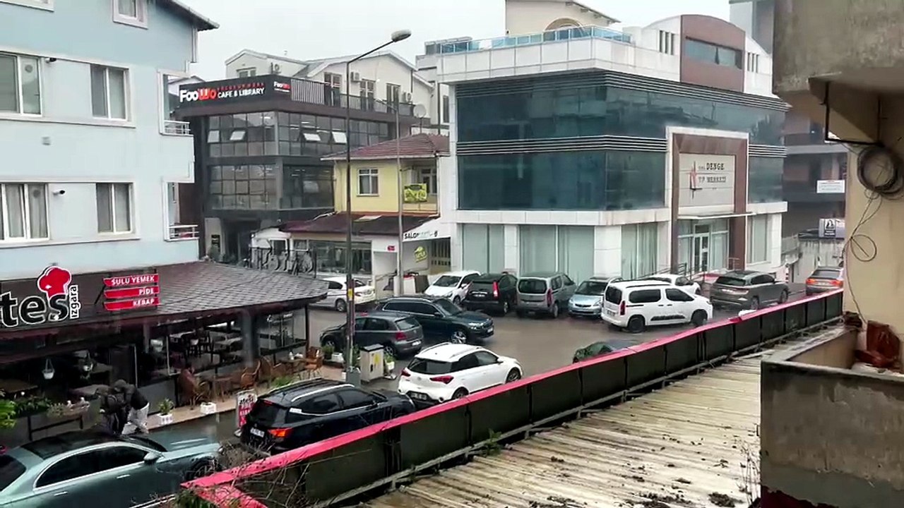 Kocaeli'de beklenen yağış etkisini gösterdi, Kocaeli Valiliği'nden asıl uyarı bu gece için geldi
