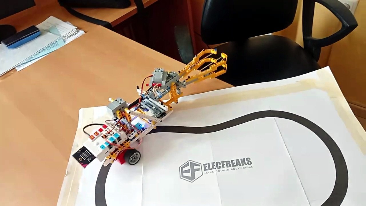 Robot Line Tracking Test - Elecfreaks Track - Student MakeCode microbit Programming (March 2026)