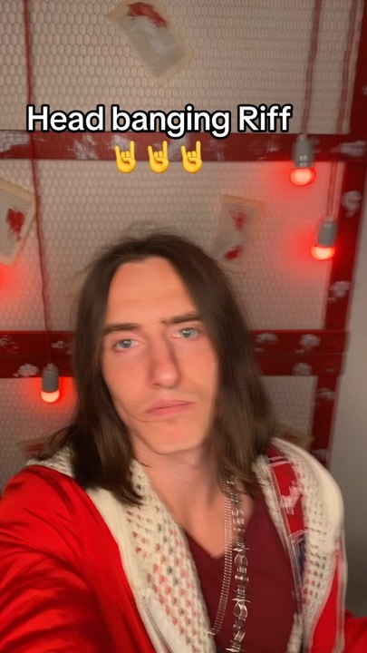 Head bang is fun 🥳🥳🤘