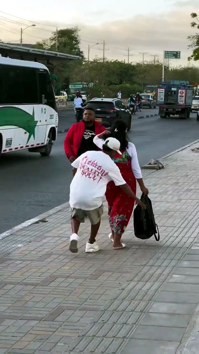 he steal my bag prank