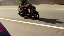 Porto Rico : un scootériste agressif perd le contrôle face à des cyclistes