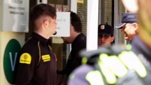 Jonathan Andik, detenido por la muerte de su padre