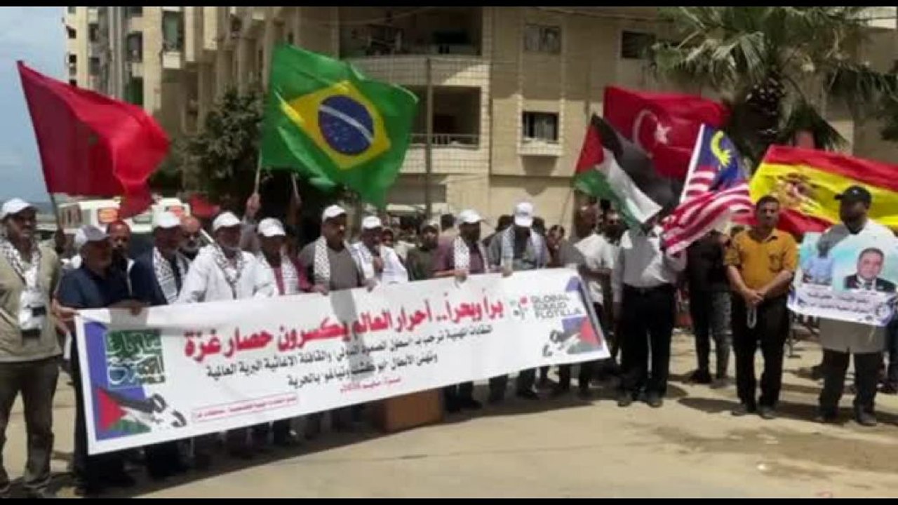 Gaza manifesta per gli attivisti flotilla: "Rendiamo omaggio ad eroi"