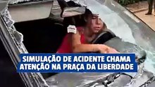 Simulação de acidente chama atenção na Praça da Liberdade