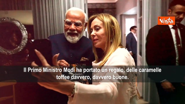 Modi porta a Meloni le caramelle ‘Melody’ in regalo e Giorgia fa il selfie