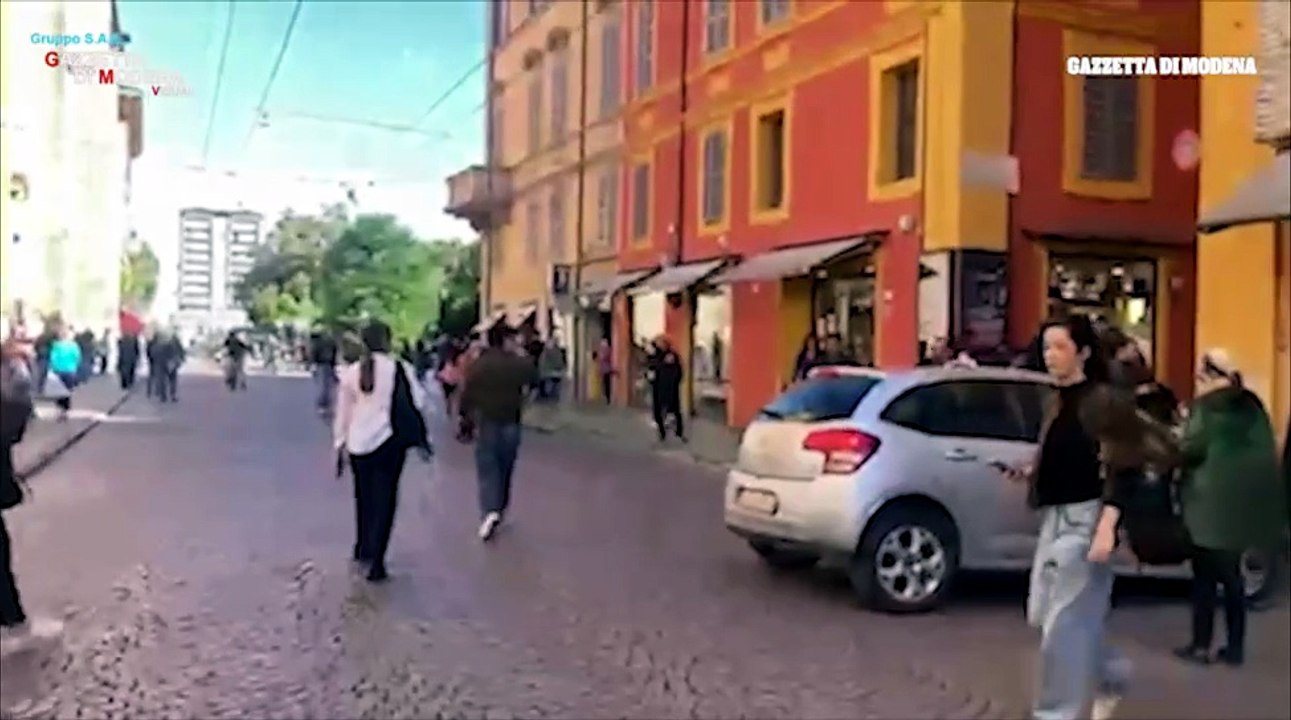 Modena, la sorella di Salim El Koudri in lacrime: «Ogni pensiero ai feriti e a chi ha vissuto questo incubo»