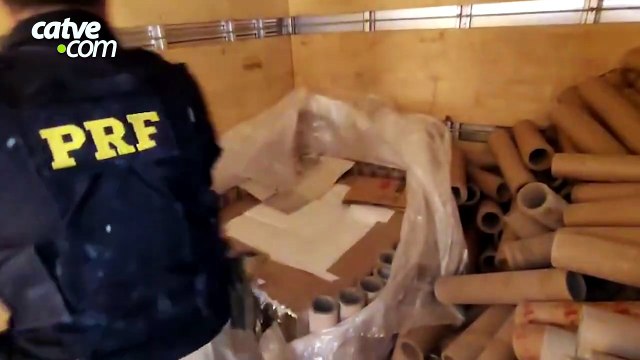 PRF apreende 275kg de maconha escondidos em caminhão-baú na BR-277, em Cascavel
