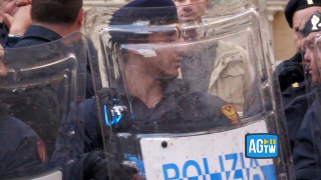 Roma, presidio Sumud Flotilla: contestati parlamentari, vernice rossa sulla polizia