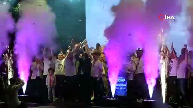 2. Lig'e yükselEN 52 Orduspor FK şampiyonluğunu taraftarıyla birlikte kutladı