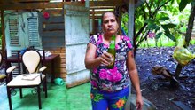 Su madre la obliga a beber todos los dias  drama