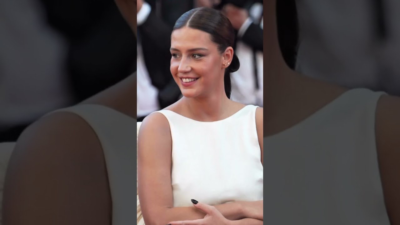 ✨ Adèle Exarchopoulos sur le tapis rouge du Fes...
