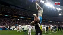 Así festejaron los argentinos Emiliano 'Dibu' Martínez y Emiliano Buendía la obtención de Aston Villa de la Europa League.