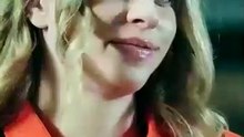 Madre soltera en fuga, a salvo en sus brazos