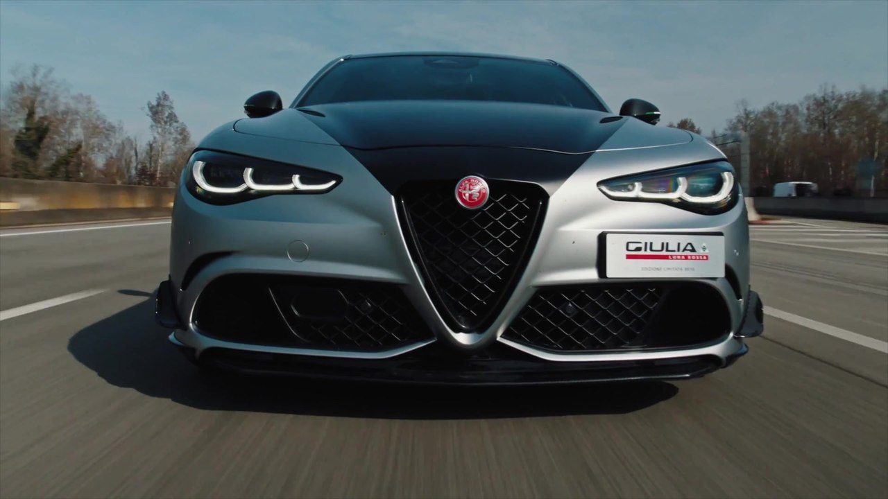 Alfa Romeo Giulia Quadrifoglio Luna Rossa erobert die Rennstrecke von Balocco