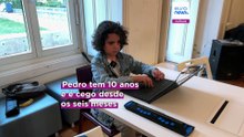 Voluntários criam coleção de contos lidos para crianças cegas
