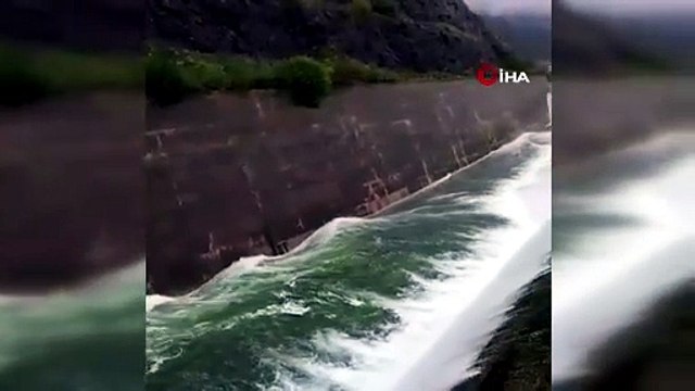 Yeşilırmak’ta taşkına neden olacağı öngörülen Almus barajı dolusavakında debi artıyor